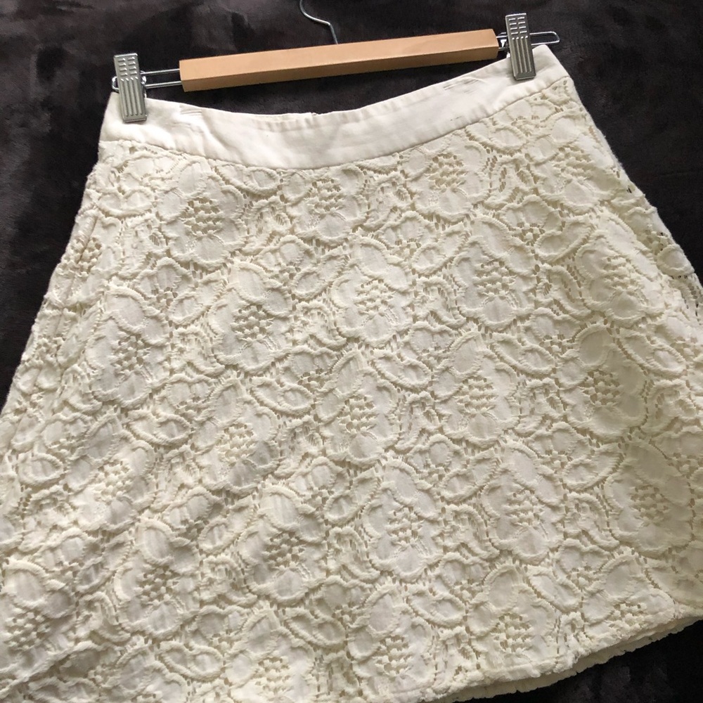 White/cream lace skater skirt 🤩